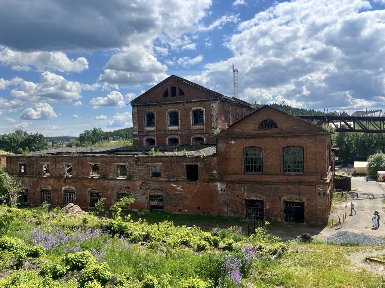 Круассаны, глина и незнакомцы с вопросами. Открытие Лета на Заводе в 14 фото