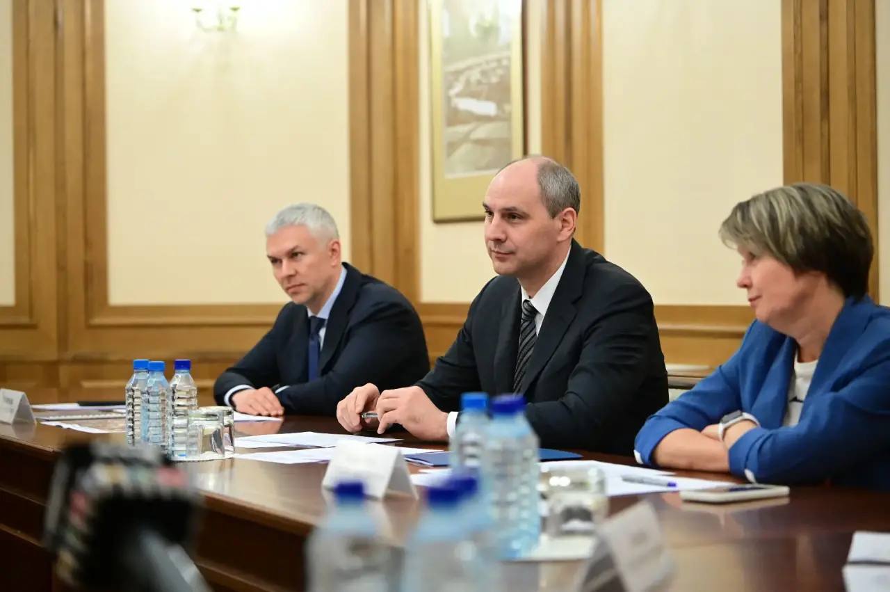 Денис Паслер пообещал решить конфликт девелопера и жильцов изза стройплощадки у Ботанического сада