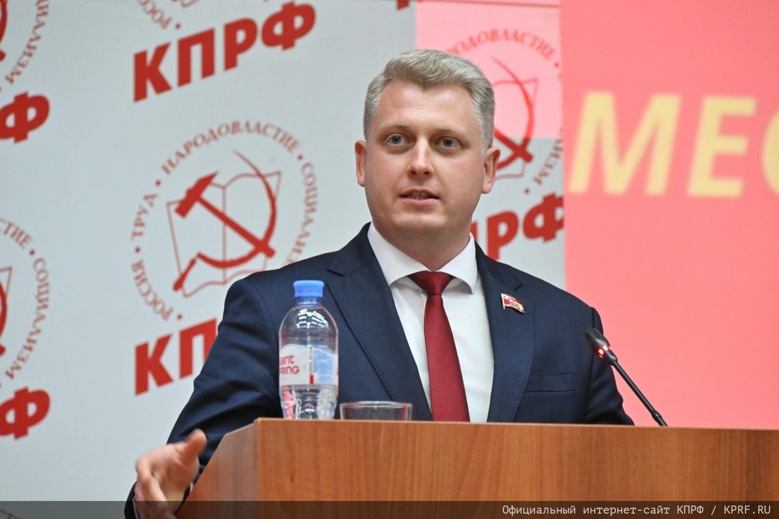 Лидер свердловских коммунистов уходит в Госдуму