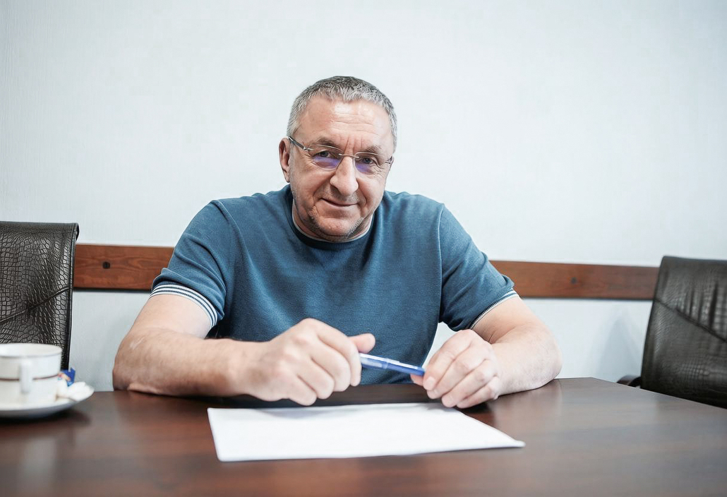 Надо ходить пешком  из окна служебного авто не все видно. Вице-мэр  о транспорте и уборке города