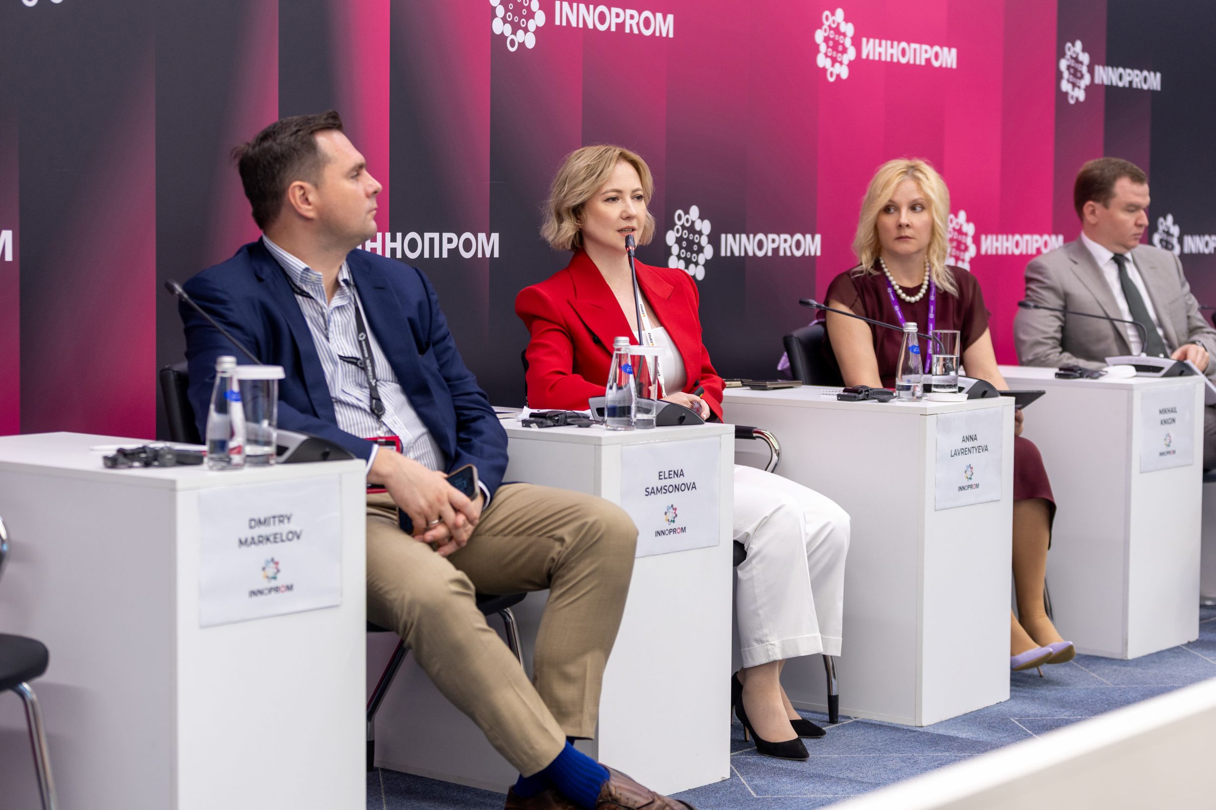 Вице-президент ЕВРАЗа по персоналу Елена Самсонова представила на Иннопроме комплексную систему подготовки инженерных кадров