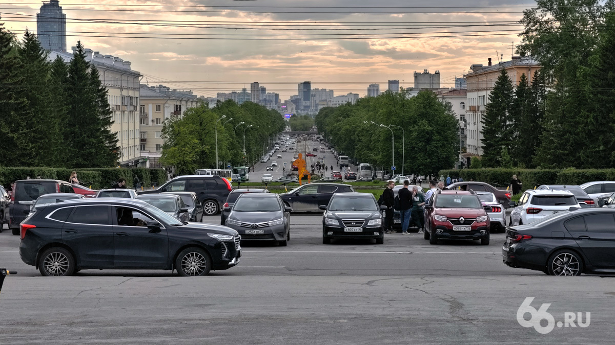 Площадь перед главным корпусом УрФУ защитят от дрифтеров
