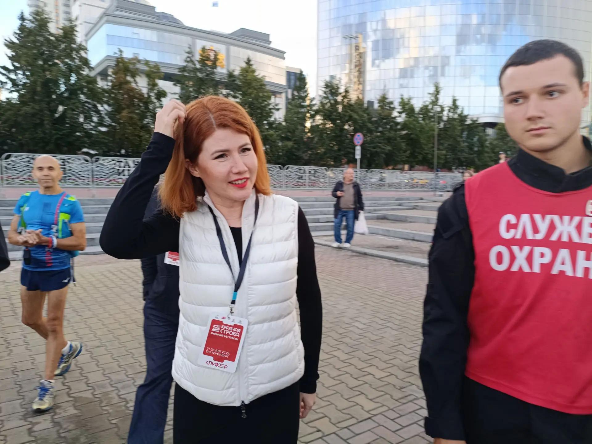 Агент Анна Чапман, с которой Владимир Путин пел о родине, написала мемуары о мужчинах в своей жизни