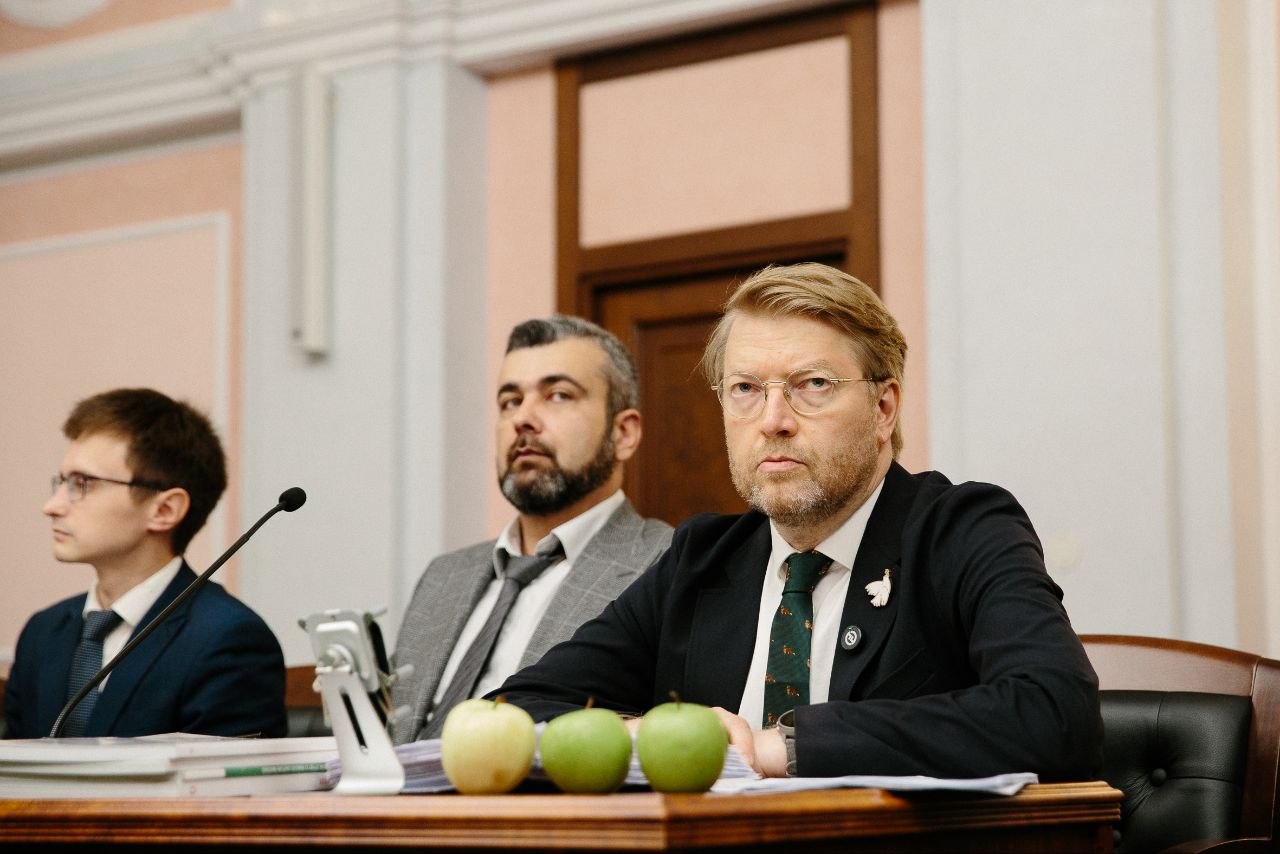 Яблоко нашло следы иностранного финансирования у всех парламентских партий