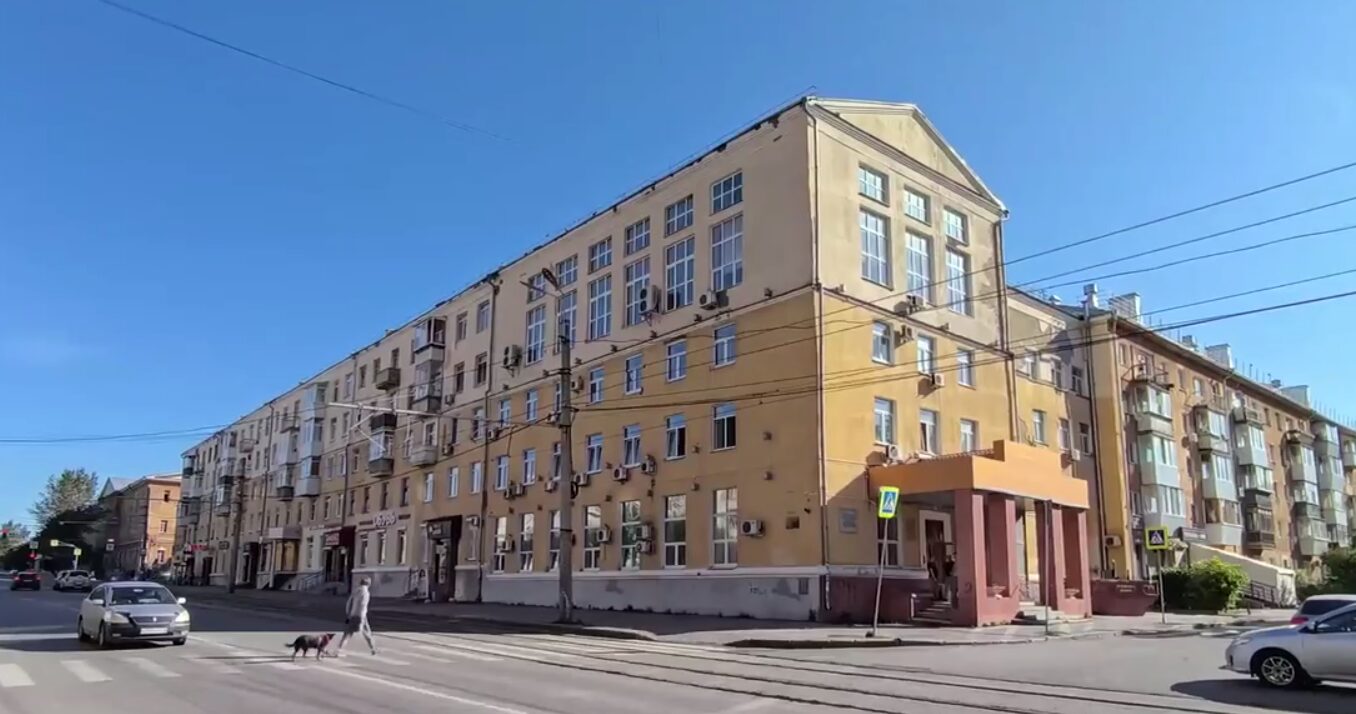 Мэр показал, как изнутри выглядит здание, куда перевезут детей из разрушающейся усадьбы Харитоновых