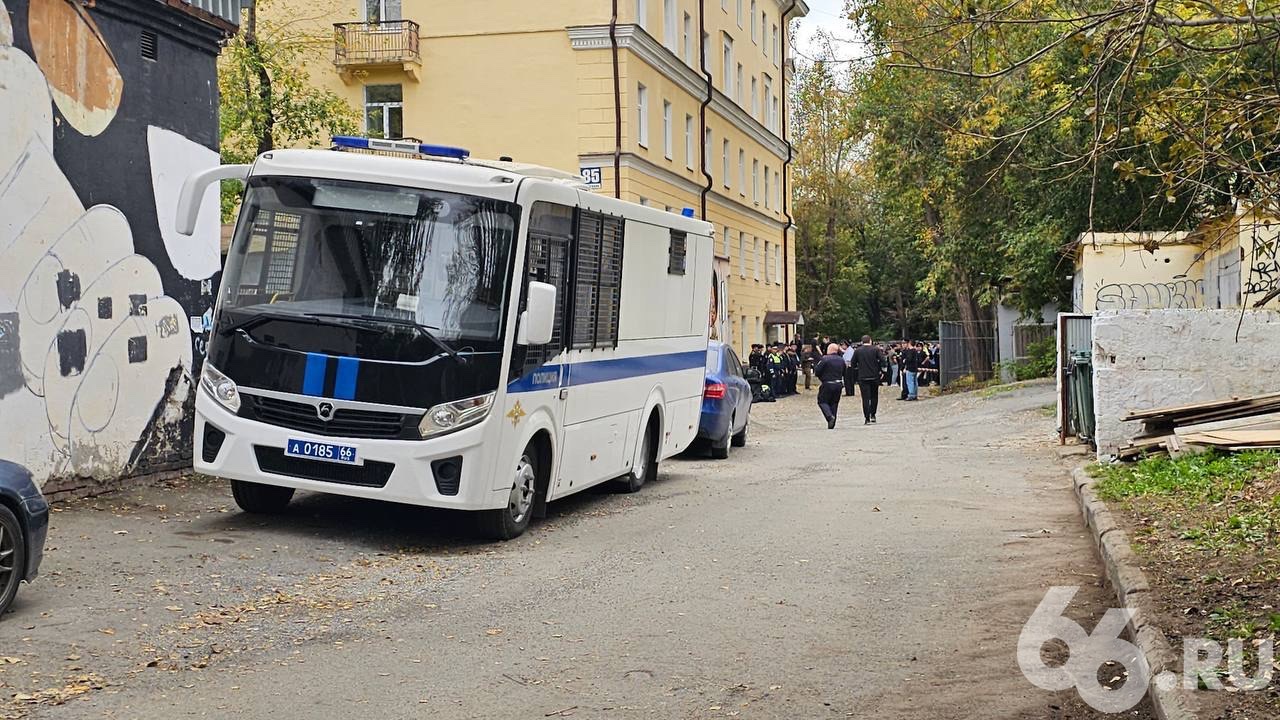 В Екатеринбург стянули сотни полицейских. Фото